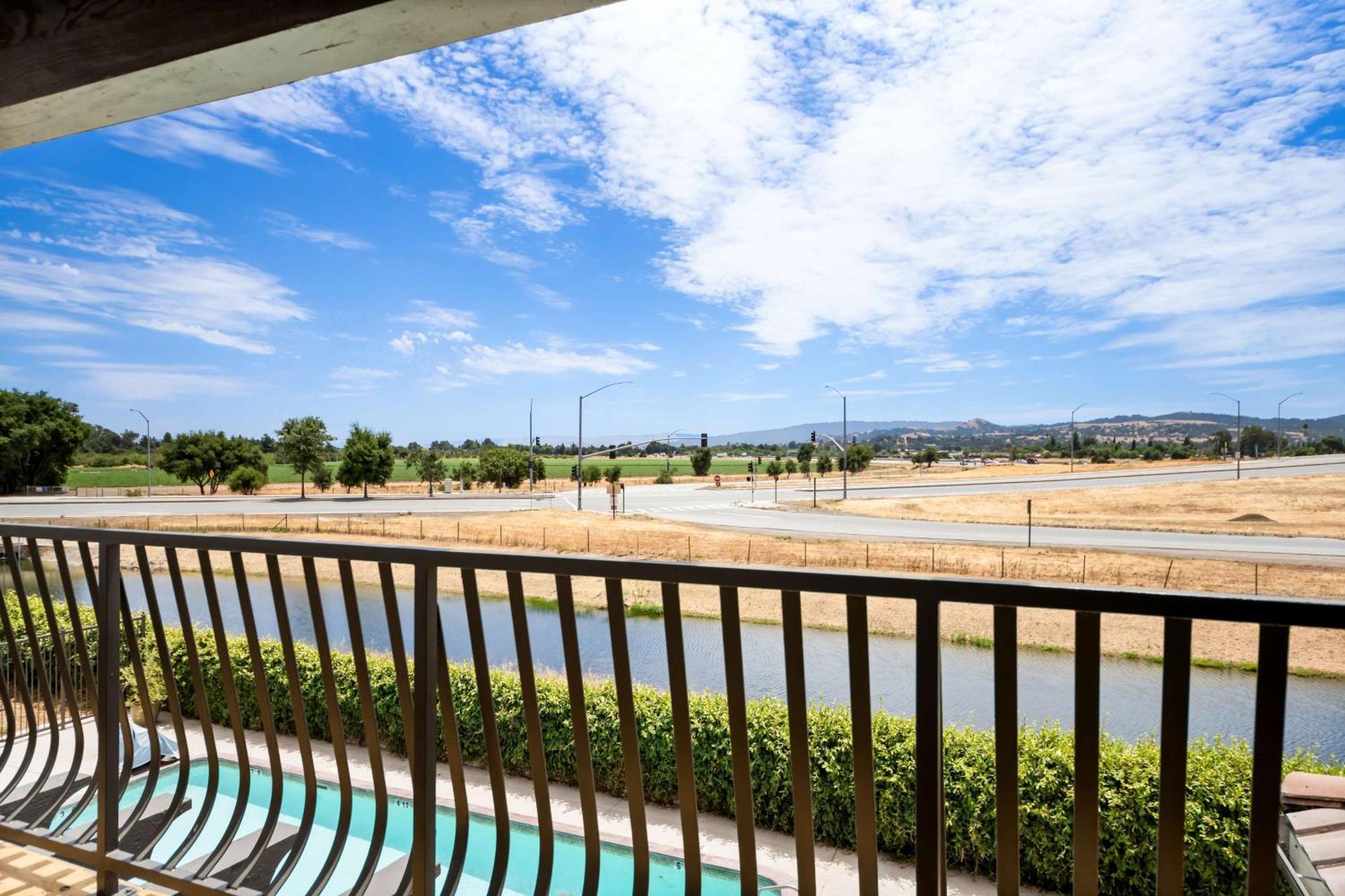 Hampton Inn Morgan Hill Exterior photo