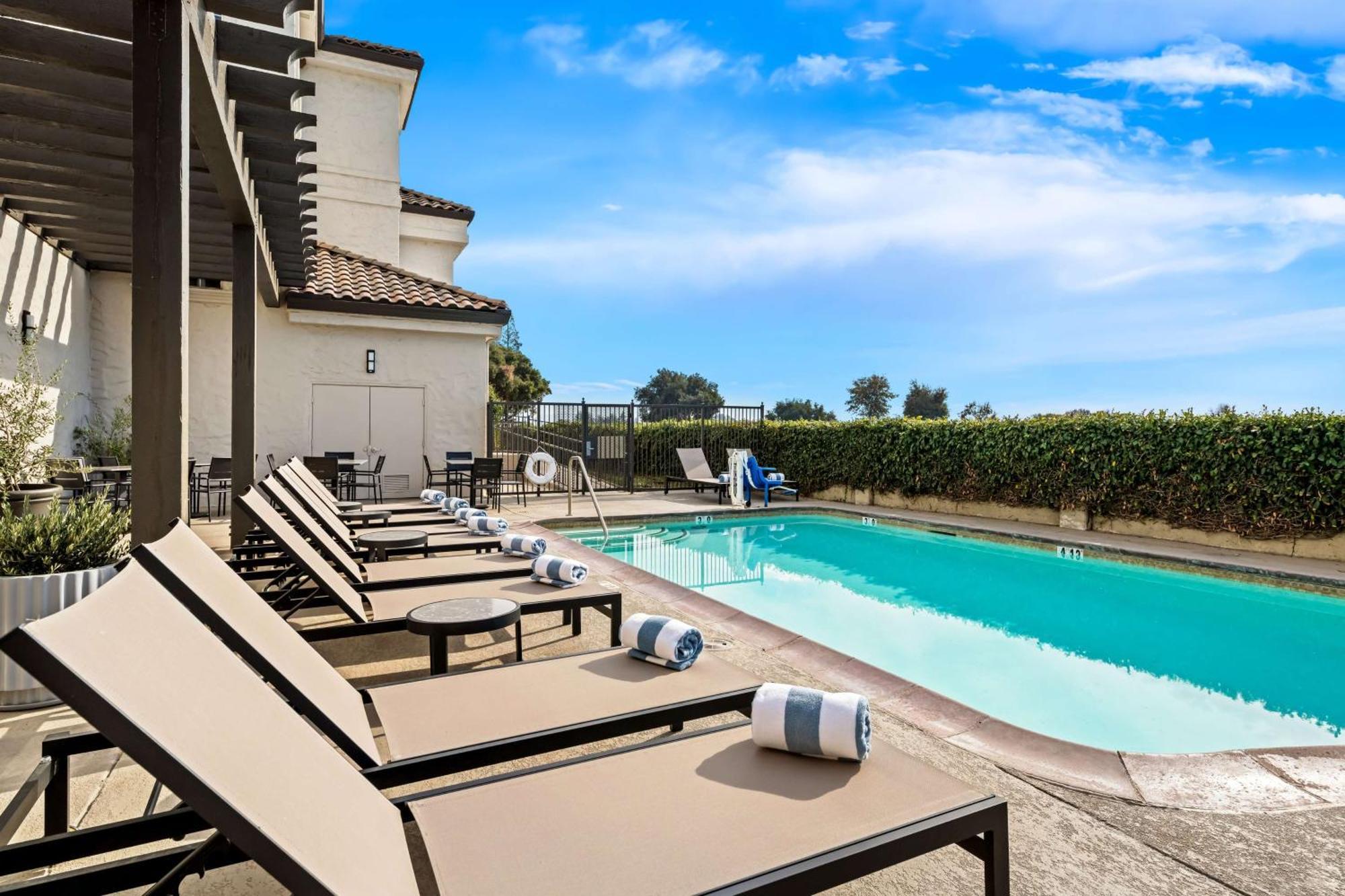 Hampton Inn Morgan Hill Exterior photo
